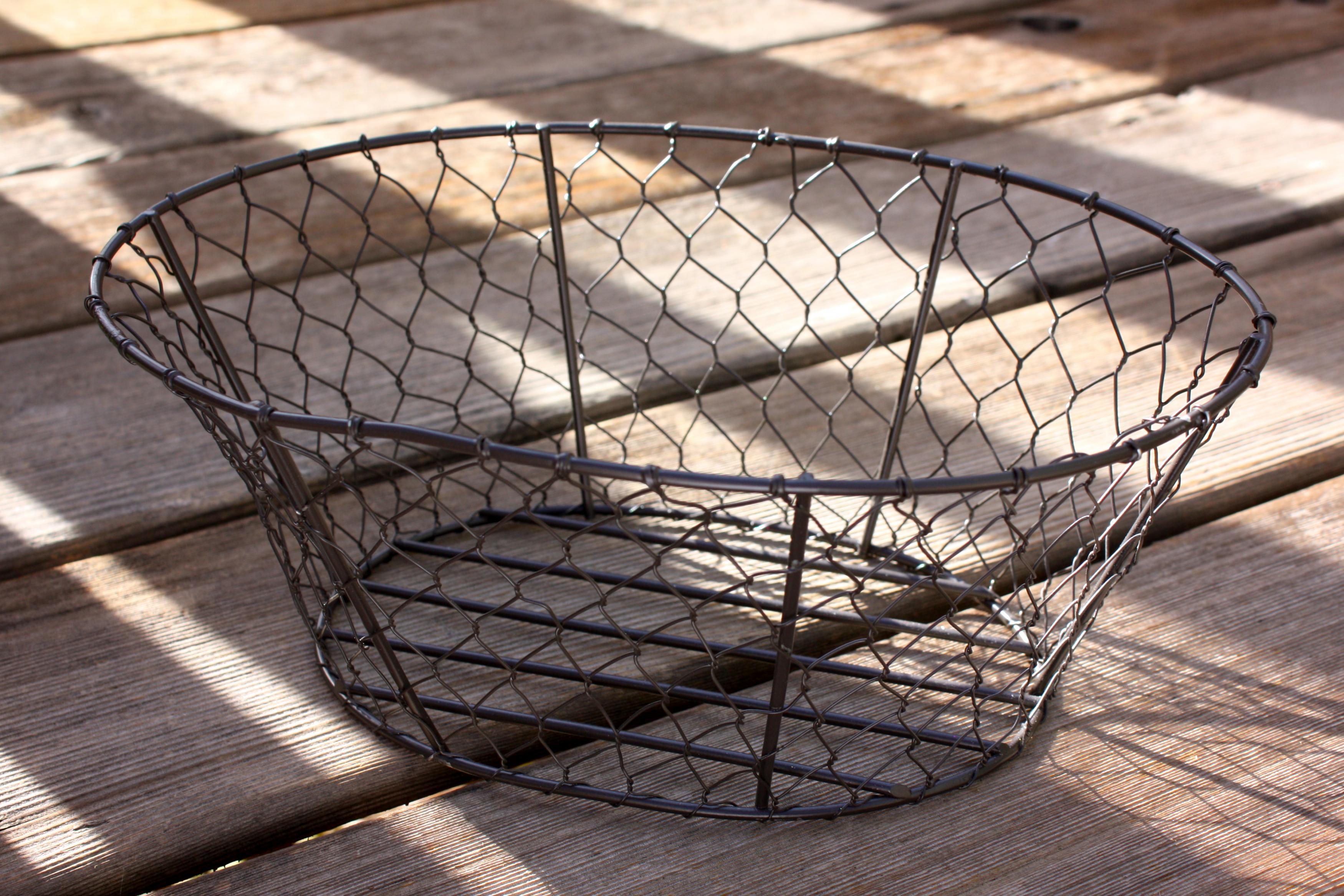 Vintage Inspired Wire Basket on Luulla
